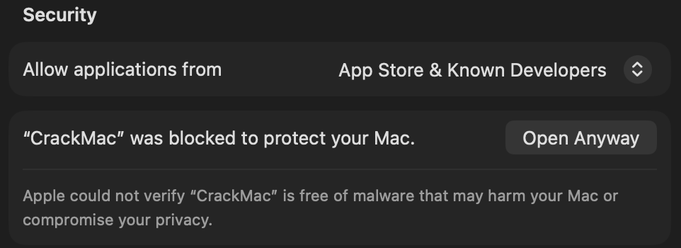 Systemeinstellungen, Datenschutz und Sicherheit: CrackMac wurde blockiert, daneben der Knopf Dennoch öffnen. Bildschirmfoto auf Englisch.